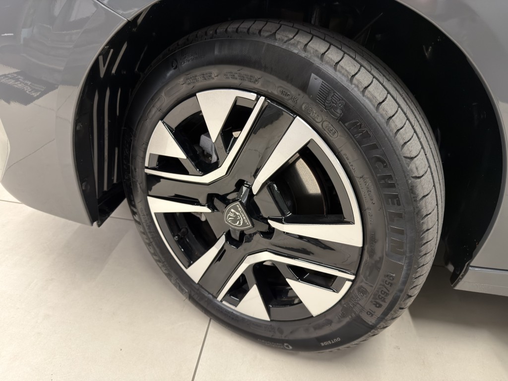 PEUGEOT 208 1200 HYBRID 110 CV ALLURE